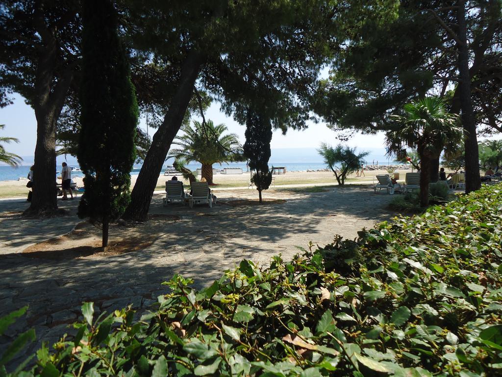 Omis Apartment On The Beach Exterior photo